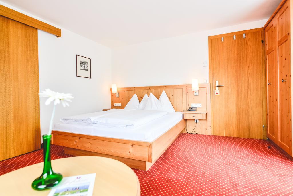 Hotel-Pension Hoferhaus Нойкірхен-ам-Гросфенедігер Екстер'єр фото